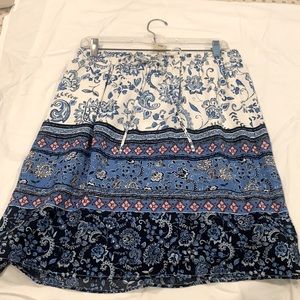 LOFT skirt never been worn Size Petite Medium